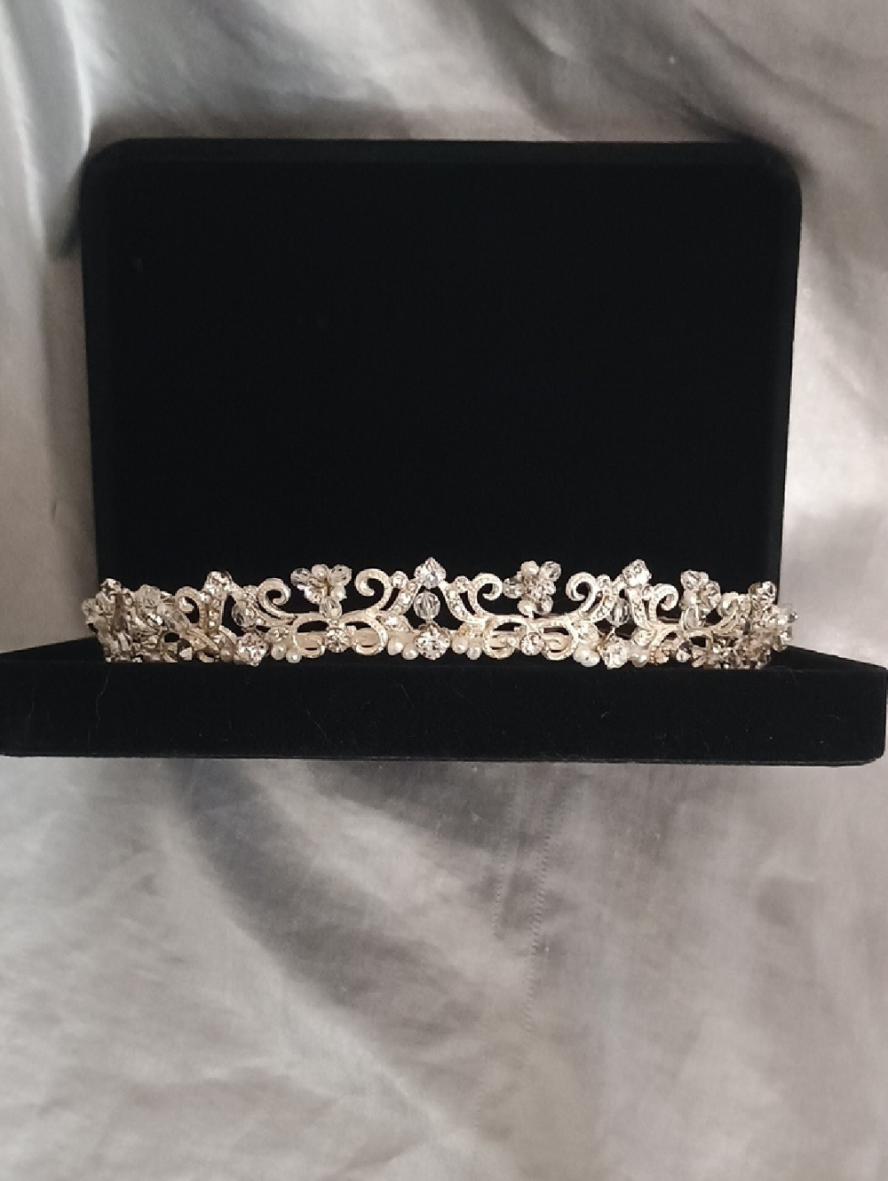NWT Genuine Swarovski Crystal And Delicate Pearl Crystal Floral Silver Tiara